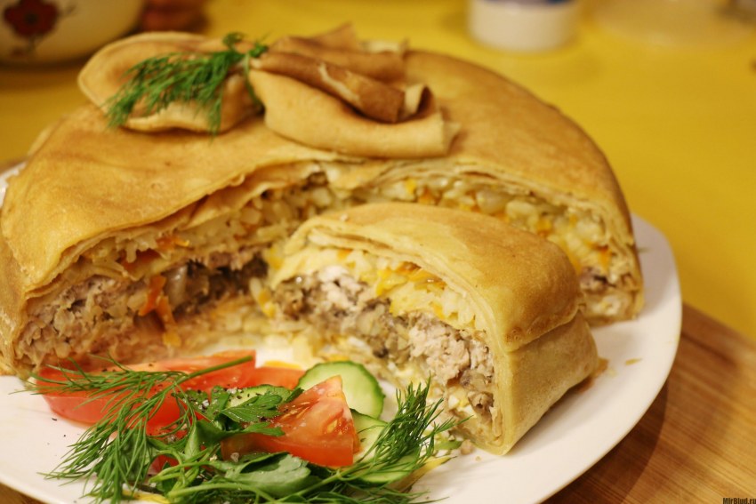 Блинный торт с курицей и сыром