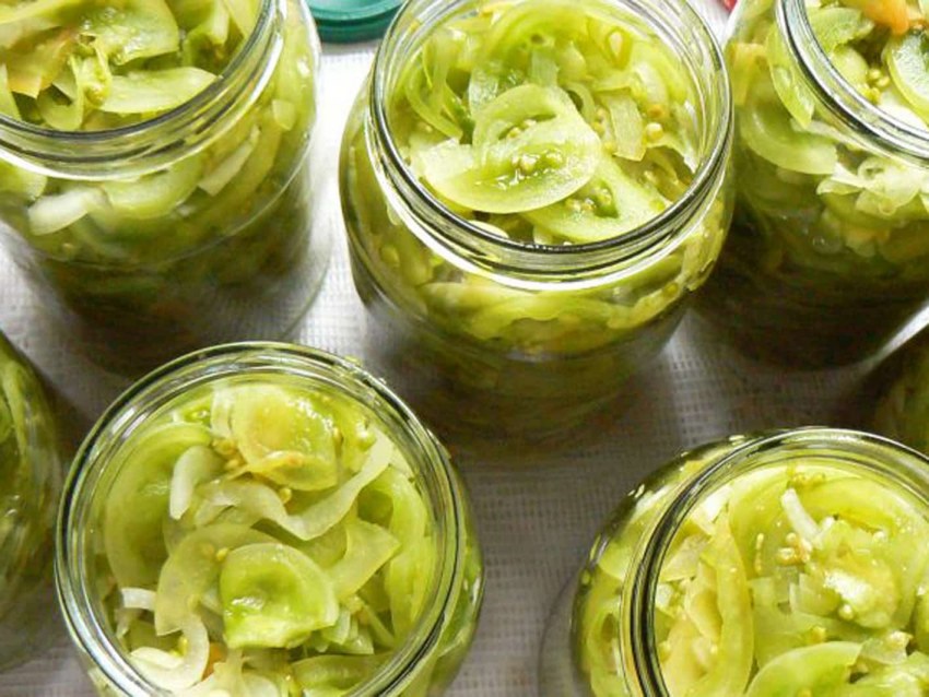 Салат на зиму из зеленых помидоров моркови и лука