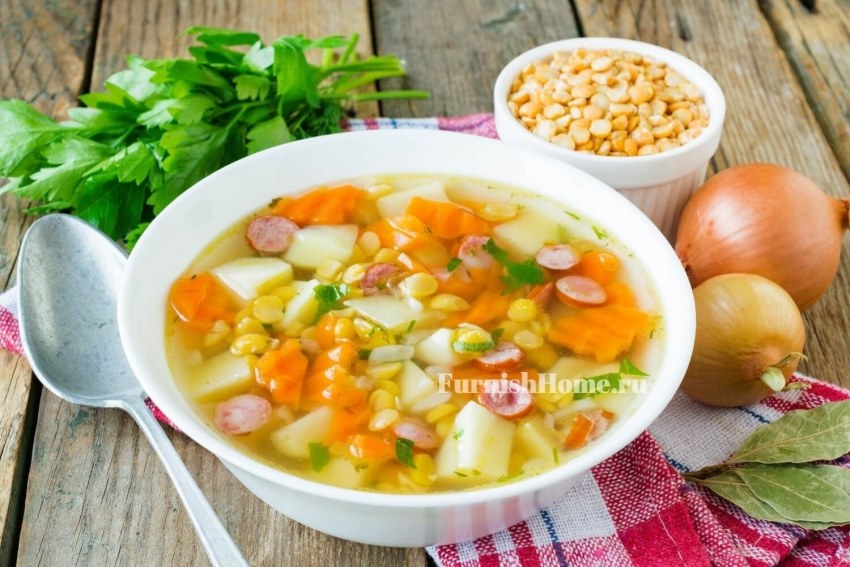 Гороховый суп с копчеными колбасками