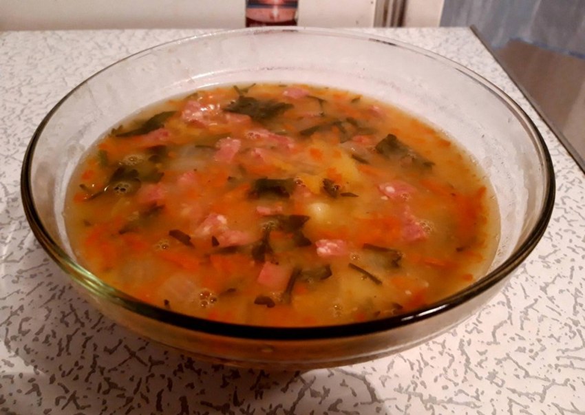 Гороховый суп с копчеными колбасками