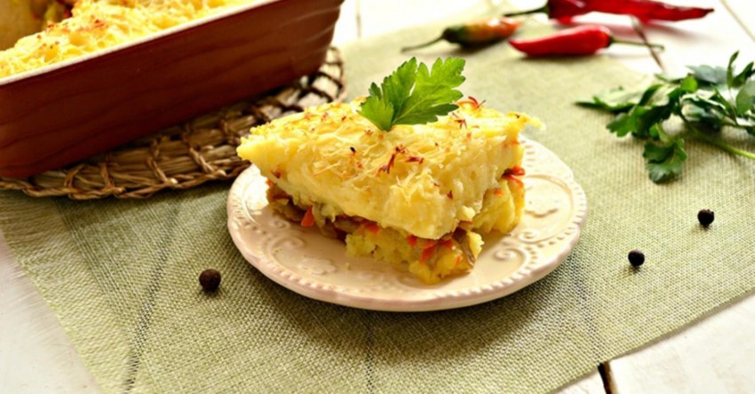 Картофельная запеканка с курицей и грибами