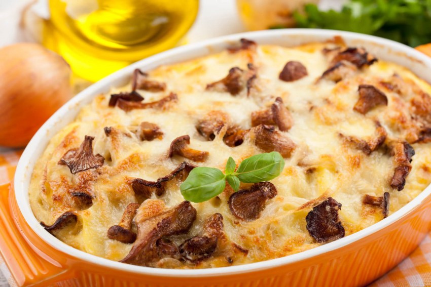 Картофельный гратен с грибами и сыром