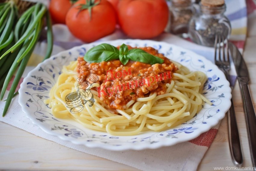 Болоньезе с курицей