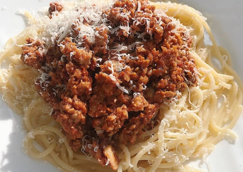 Лапша с соусом болоньезе
