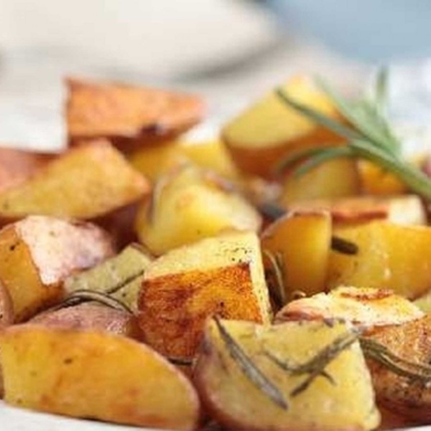Картофель запеченный дольками