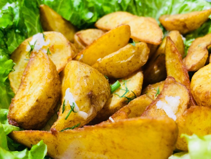 Жареная картошка с розмарином клипарт