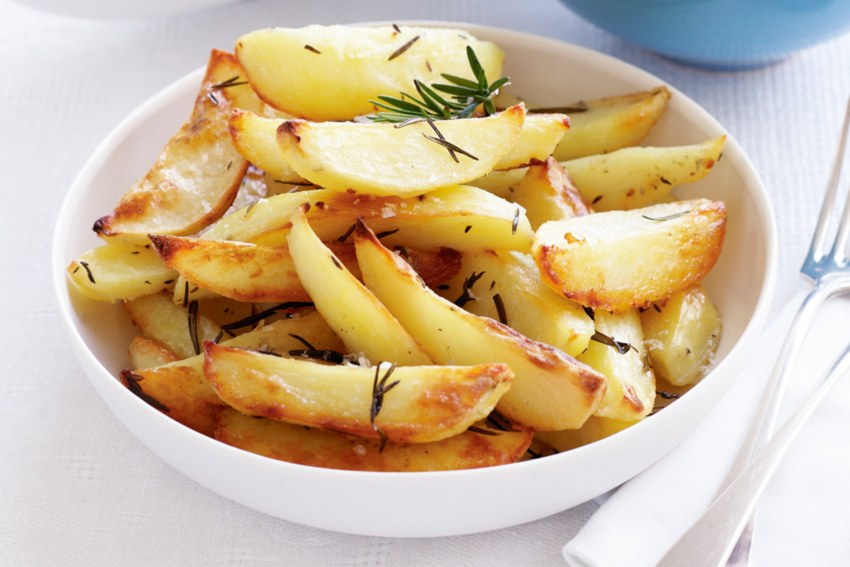 Запеченный картофель с розмарином и чесноком