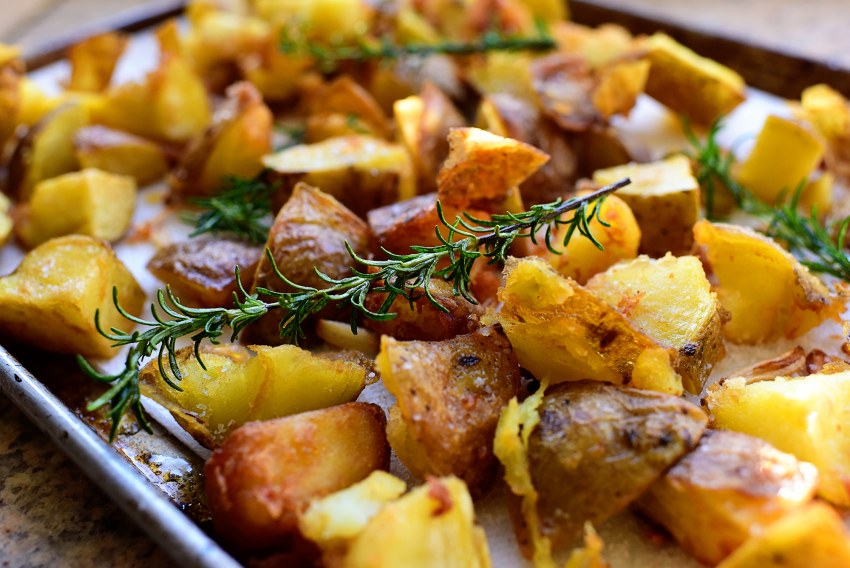Жареная картошка с розмарином