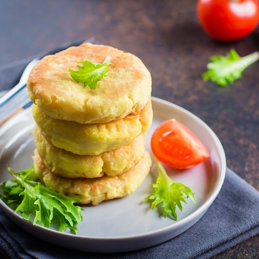 Картофельные котлеты с ветчиной и сыром