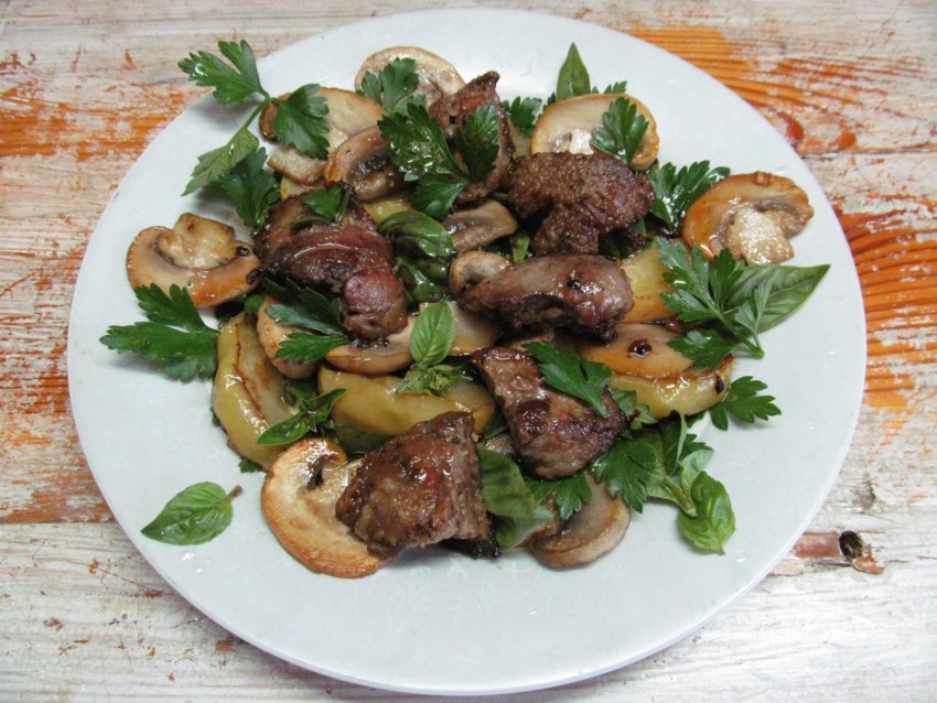 Куриная печенка с грибами