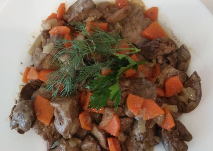 Печень куриная в сметанном соусе