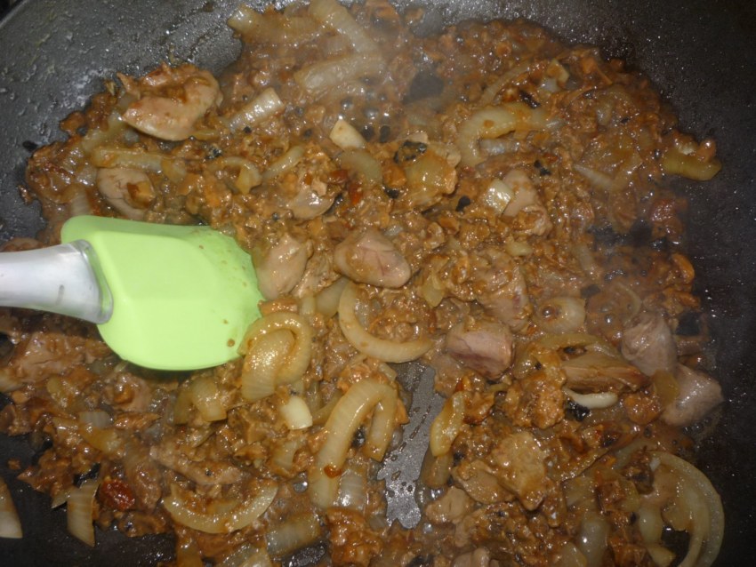 Печень с луком и морковью
