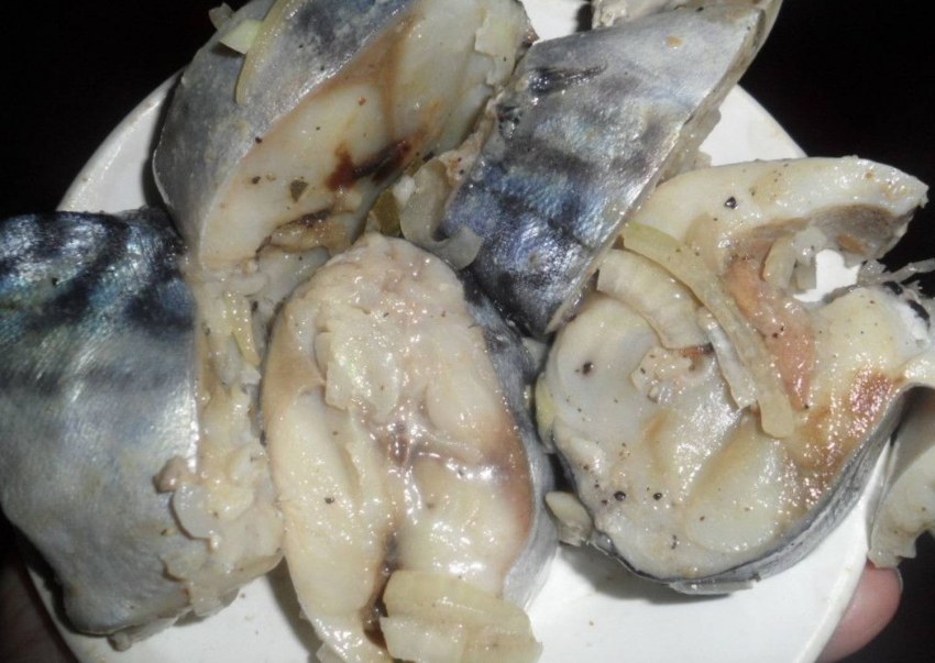 Скумбрия в маринаде с луком