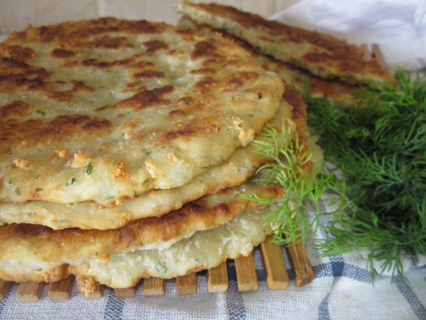 Сырные лепешки с ветчиной