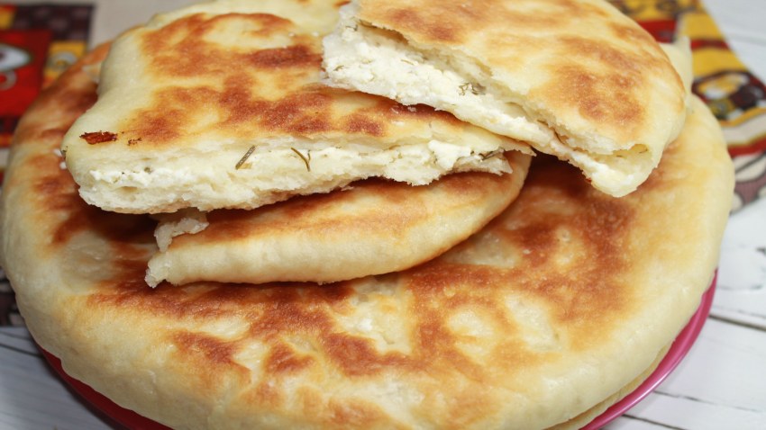 Сырная лепешка на завтрак