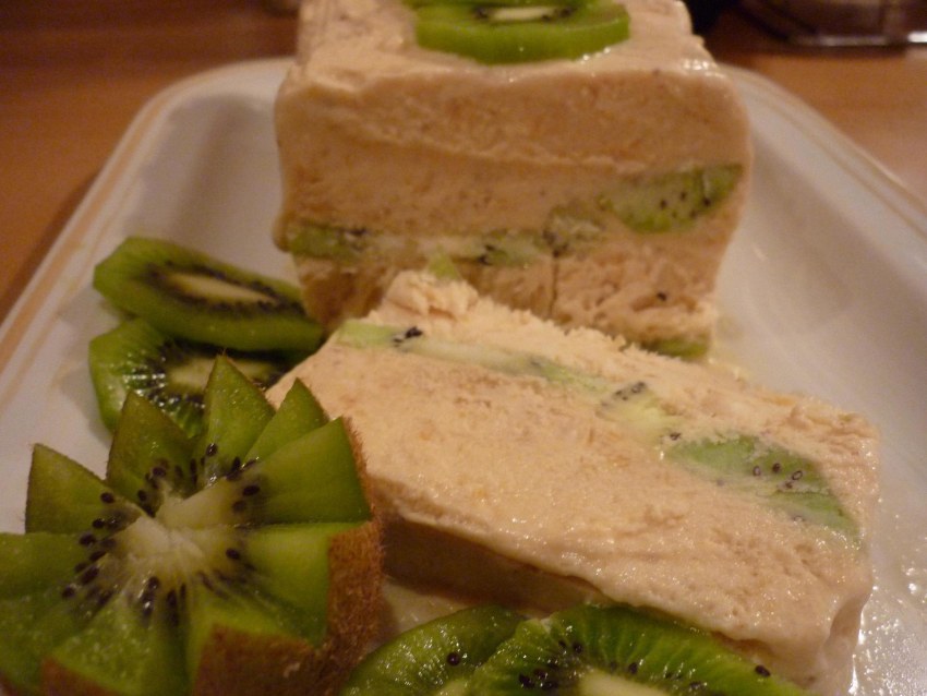 Мусс с киви и клубникой