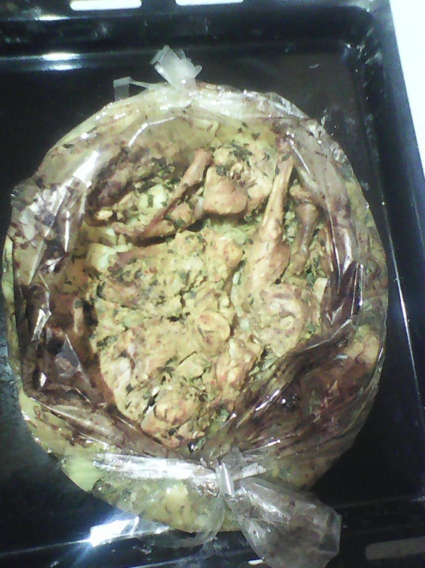 Запеченный кролик с картошкой
