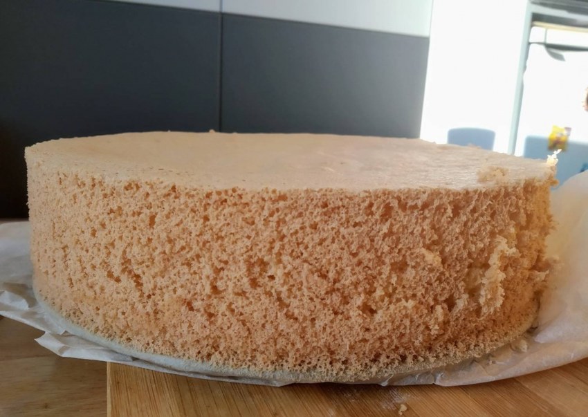 Бисквит с орехами