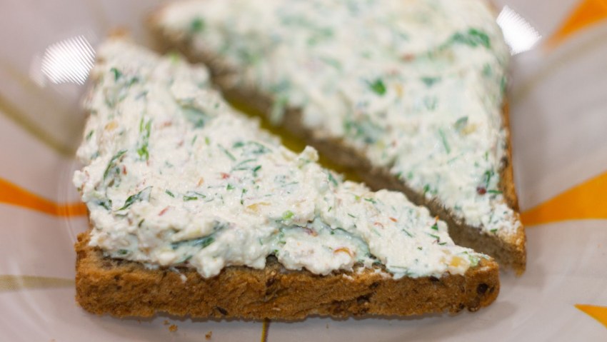 Бутерброды с капустой и тунцом
