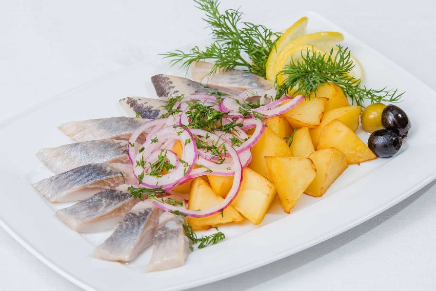 Красная рыба сельдь скумбрия