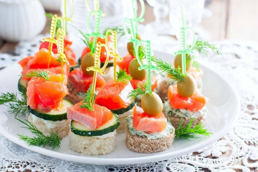 Канапе с фетой и черри