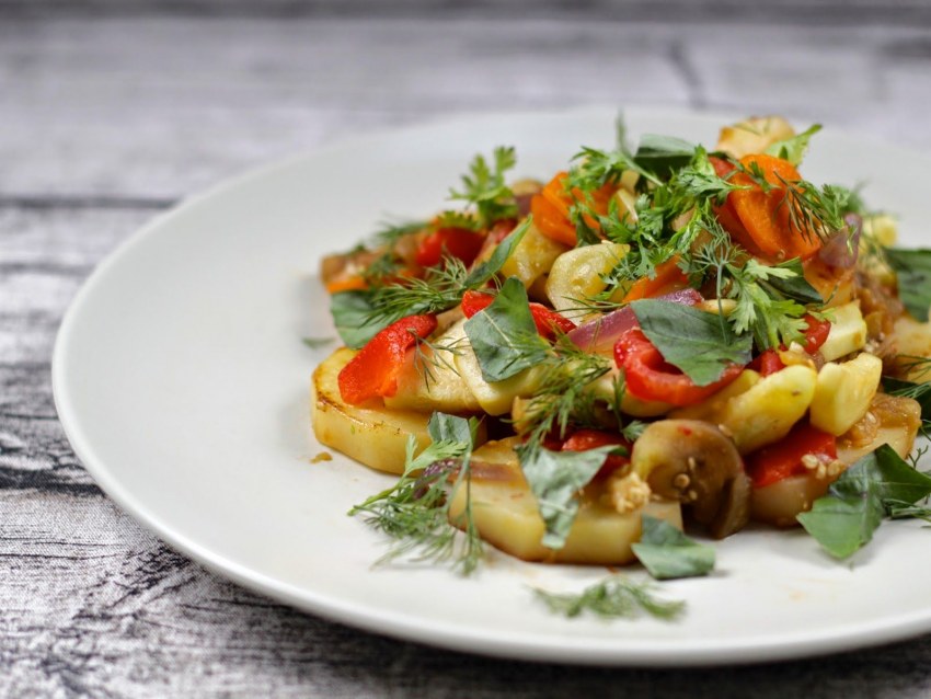 Курица тушеная с овощами