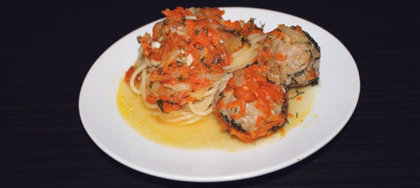 Салат с кальмарами жареным луком и морковью
