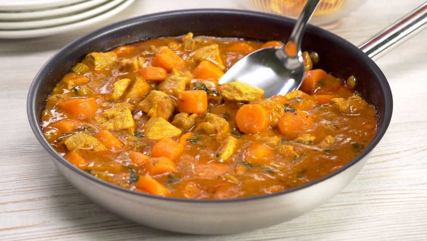 Свинина тушеная с луком и морковью
