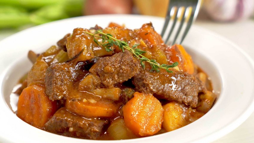 Обжаренное мясо с морковчой