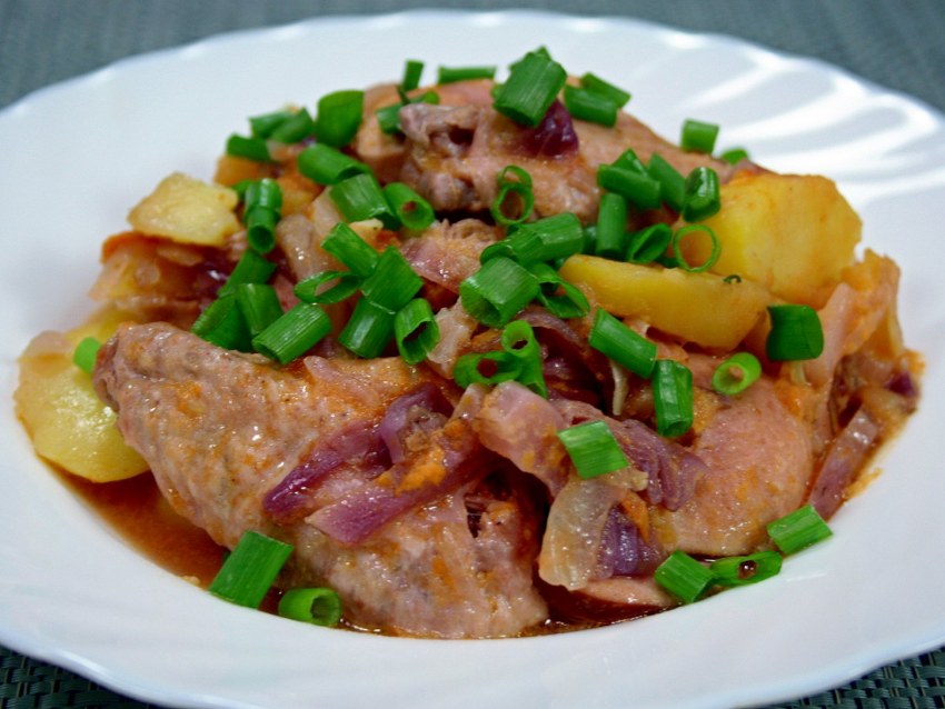 Говядина томленая с луком и морковью