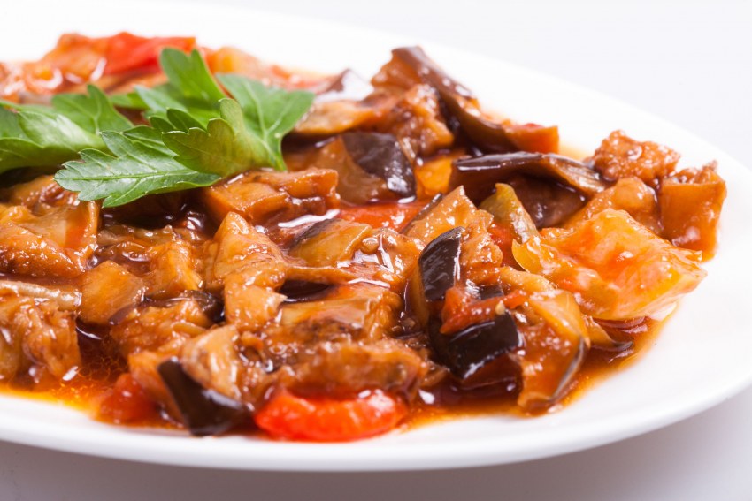Жареное мясо с луком и морковью
