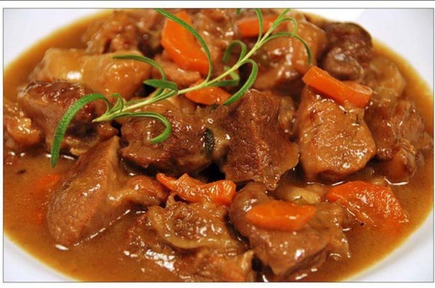 Свинина с луком и рисом