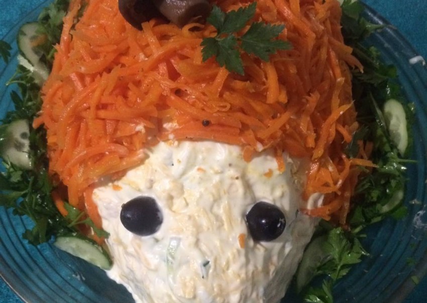 Салат Ежик с колбасой и кукурузой