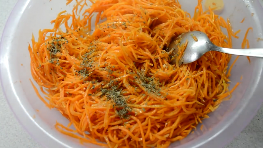 Салат из крабовых палочек с корейской морковкой