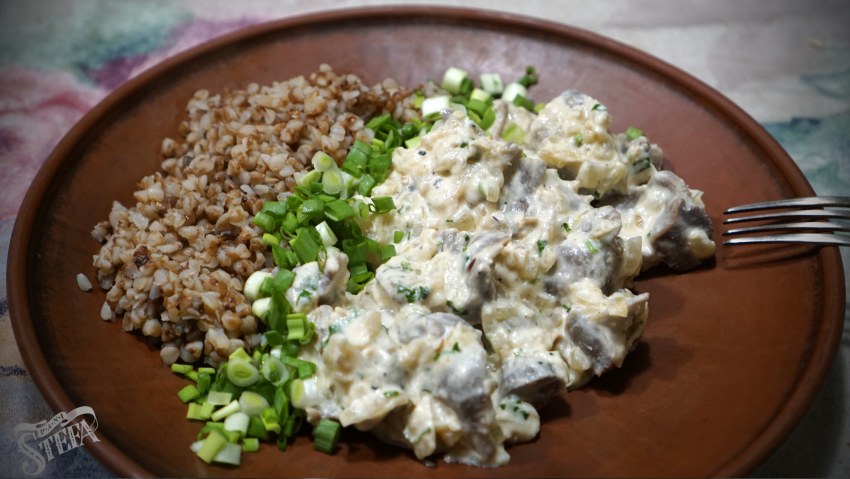 Куриные голени с грибами