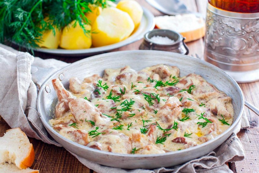 Куриная грудка в сметанном соусе в мультиварке