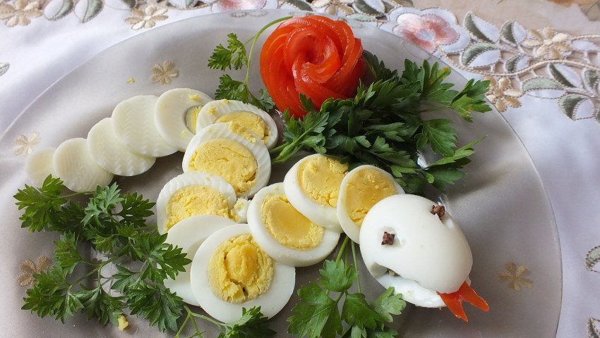 Украсить фаршированные яйца