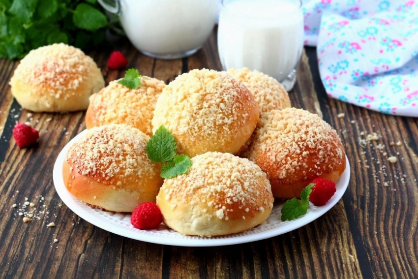 Сладкие сдобные булочки к чаю