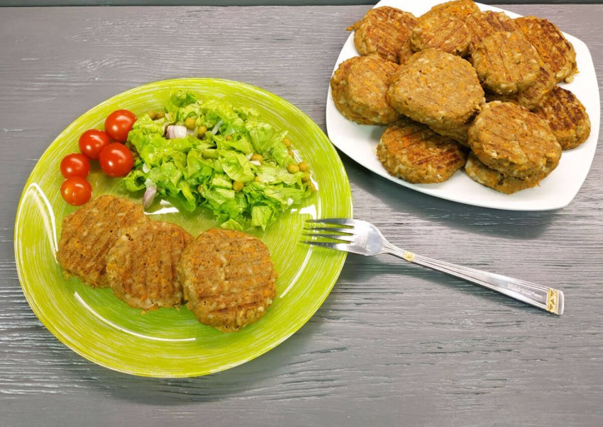 Вареная картошка с котлетами
