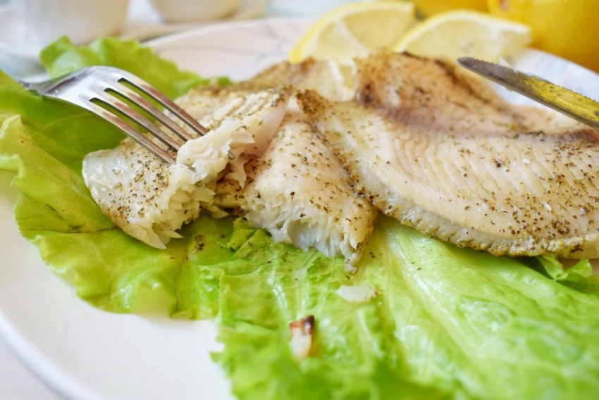 Морской окунь зажаренный
