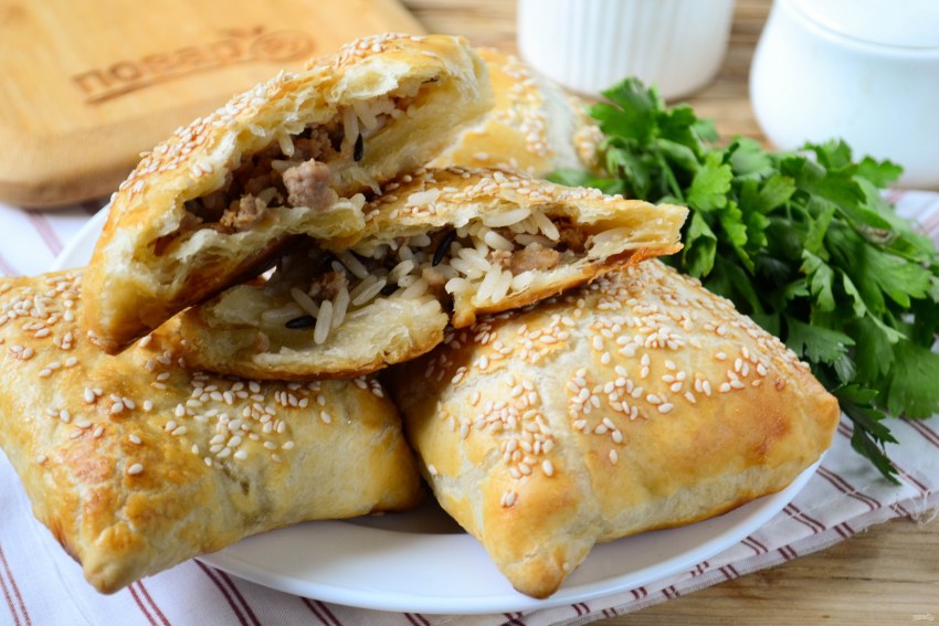 Пирожки с мясом и рисом
