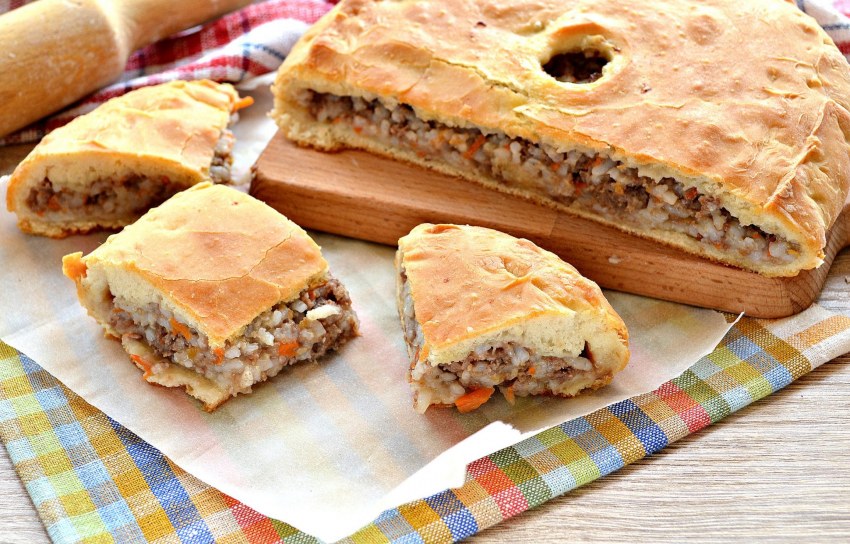 Пирог с рыбой и рисом