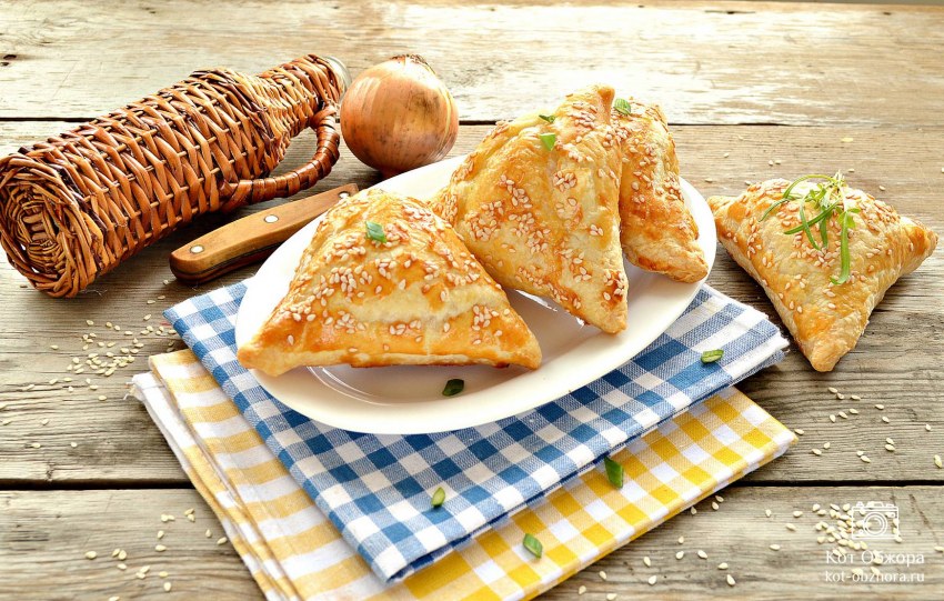 Пирог с сайрой и рисом