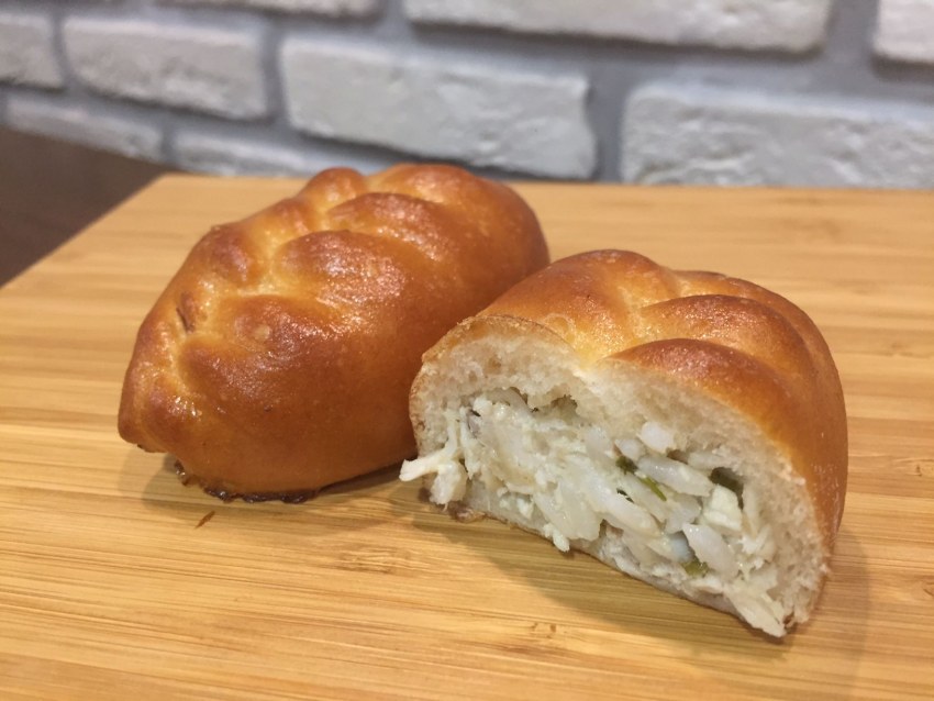 Пирожки с мясом из слоеного теста