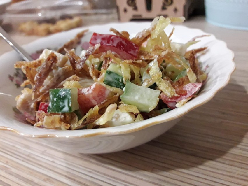 Салат из пекинской капусты с огурцом и яйцом