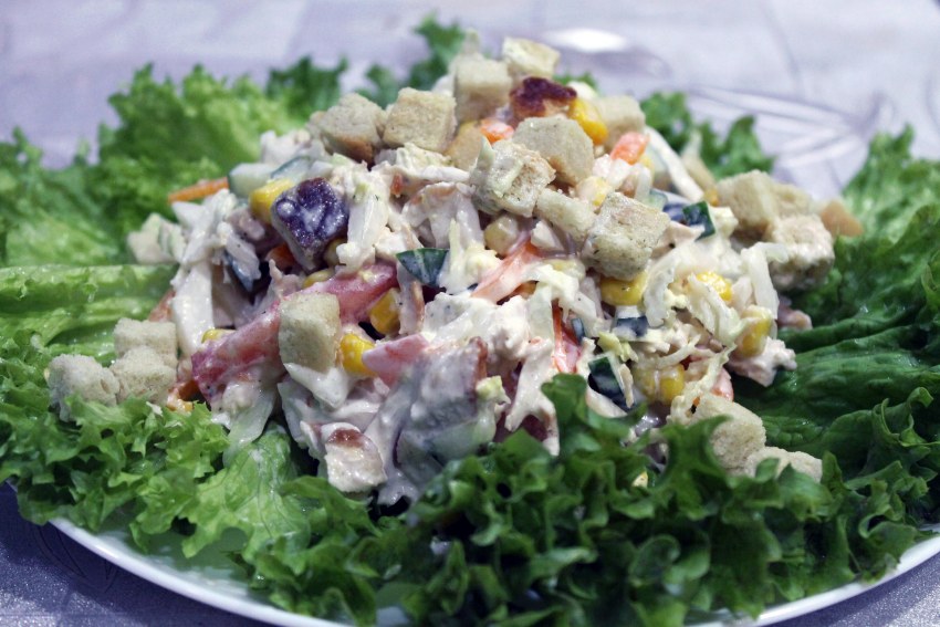 Салат с пекинской капустой и курицей