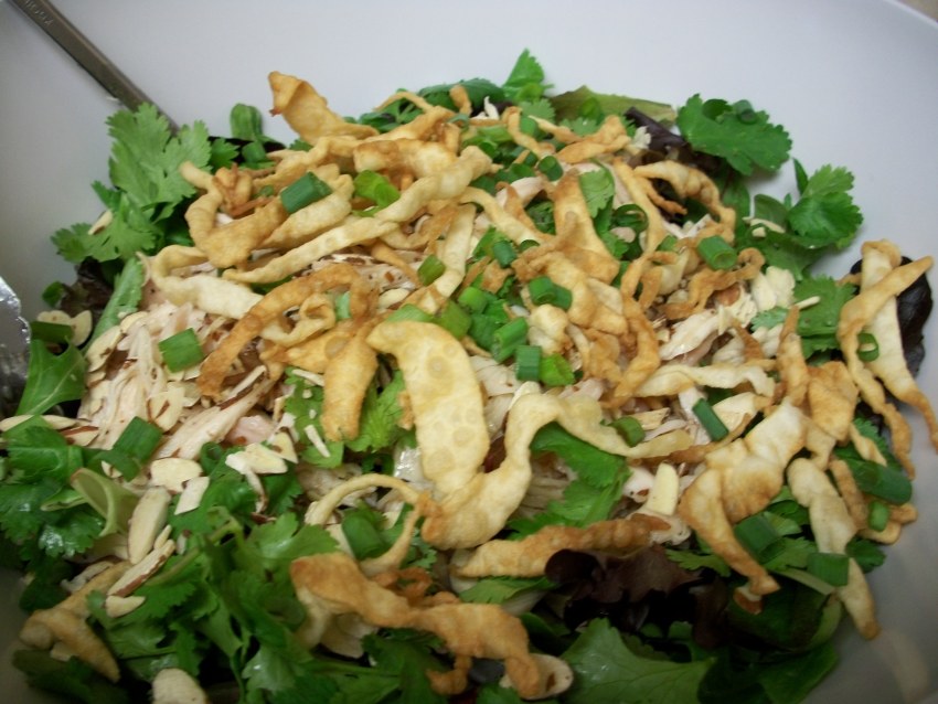 Горячий китайский салат с курицей