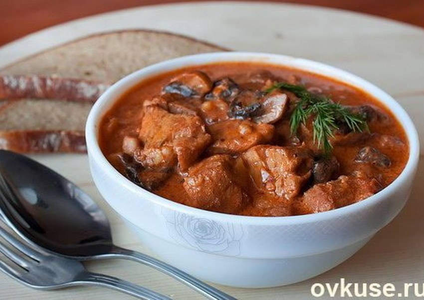 Тушёное мясо с подливкой