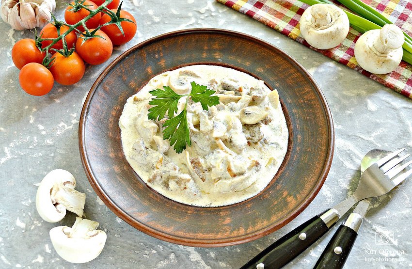 Куриное филе в сливочно грибном соусе
