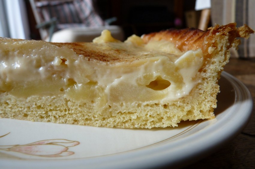 Пирог с яблоками и заварным кремом